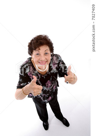 Portrait of senior woman 7827409