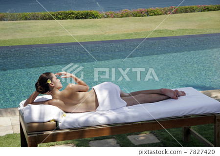 Young woman enjoying sunshine on the beach 7827420