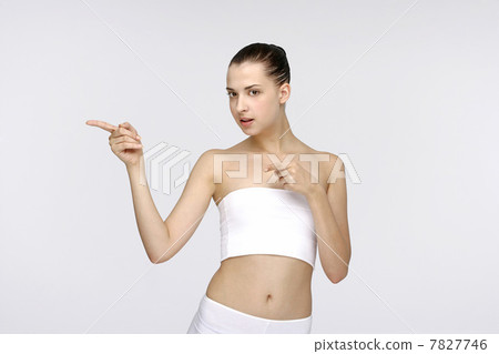 Portrait of young woman wearing sports clothing 7827746