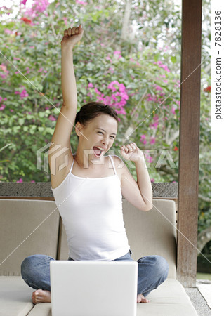 Young woman sitting in front of computer 7828136
