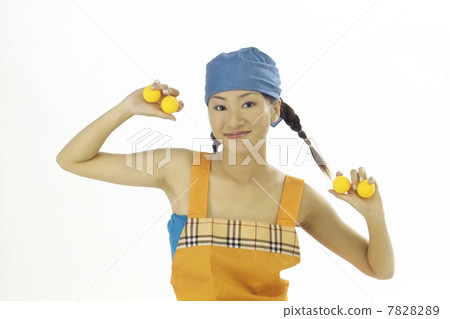 Portrait of young woman 7828289