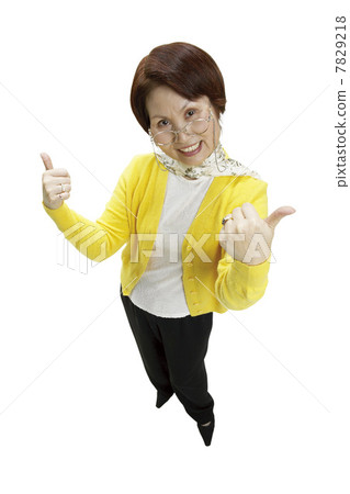 Portrait of senior woman 7829218