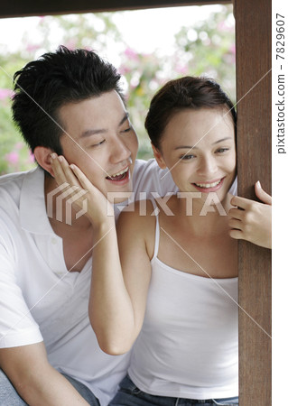 Portrait of young couple 7829607