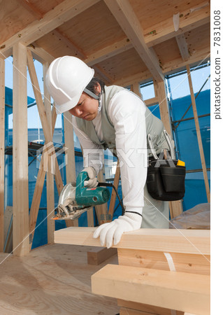 木匠切割木材 7831008