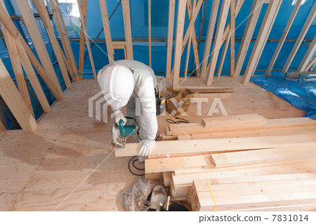 木匠切割木材 7831014