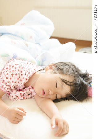 深夜 深夜 7831175