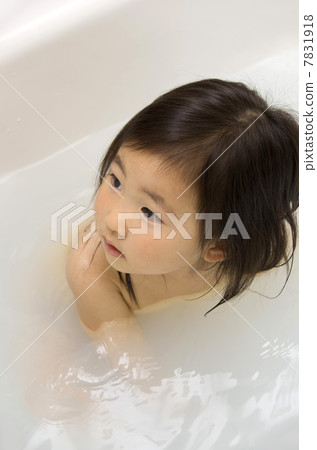 洗澡的小孩 7831918