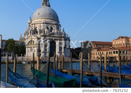 Gondola and the Basilica of Santa Maria della Salute (Italy - Venice) Gondola and the Basilica of Santa Maria della Salute (Italy - Venice) 7835232