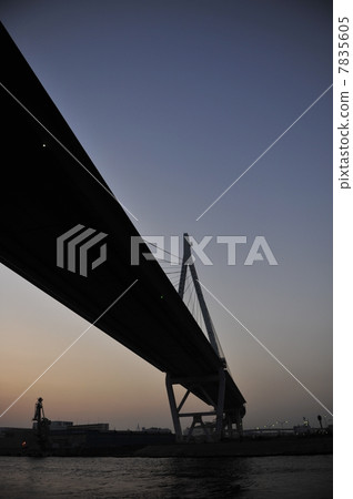 Evening view of Tempozan Ohashi Bridge 7835605