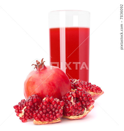 Pomegranate fruit juice in glass 7836092