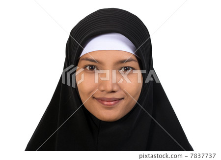 Muslim woman Muslim woman 7837737