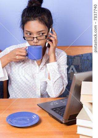 woman busy 7837740