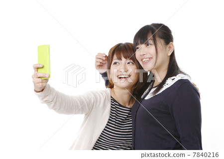 一位年輕女士射擊 7840216