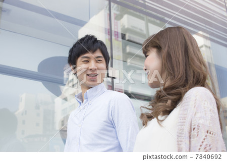 A couple to date in downtown 7840692