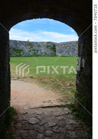 世界遺產/扎基爾城堡遺址的“一郭”（沖繩縣中上郡讀谷村） 7840718