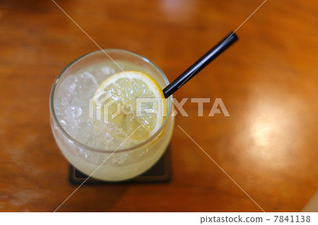 新鮮的檸檬水 新鮮的檸檬水 7841138