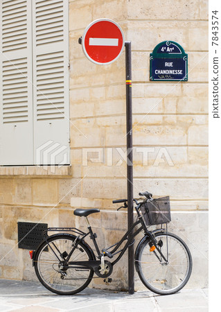 A bicycle A bicycle 7843574
