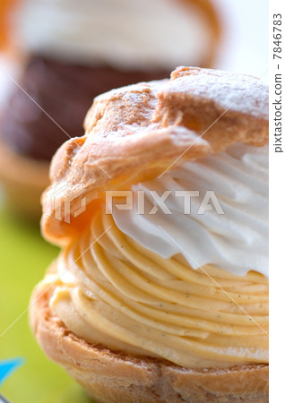 Cream puff 7846783