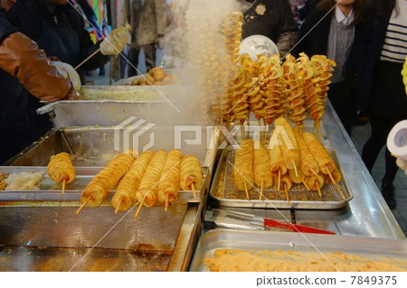 Myeongdong,漢城,韓國食物攤位 Myeongdong,漢城,韓國食物攤位 7849375