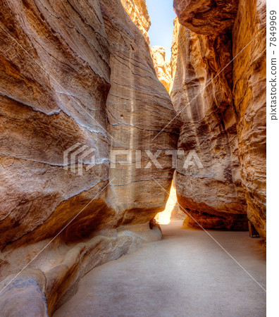 Al Siq 7849969