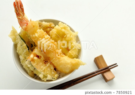 Bowl of rice and fried fish 7850921