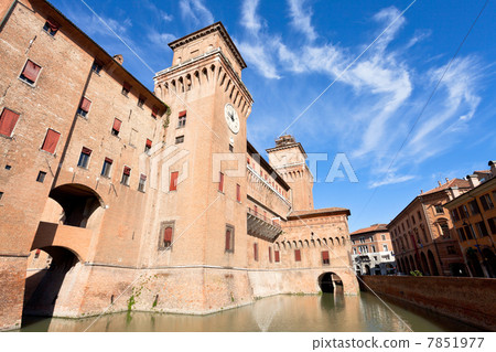 moat and The Castle Estense in Ferrara moat and The Castle Estense in Ferrara 7851977