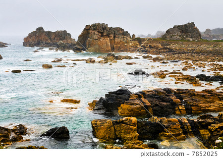 stone coastline of Atlantic ocean in Brittany stone coastline of Atlantic ocean in Brittany 7852025
