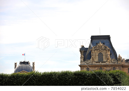 Louvre Museum 7854022