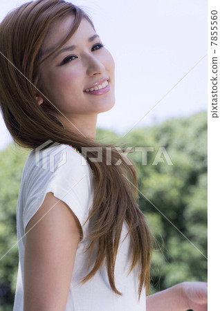 二十多歲的婦女的肖像 7855560