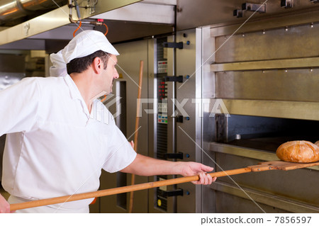 Male baker baking bread Male baker baking bread 7856597
