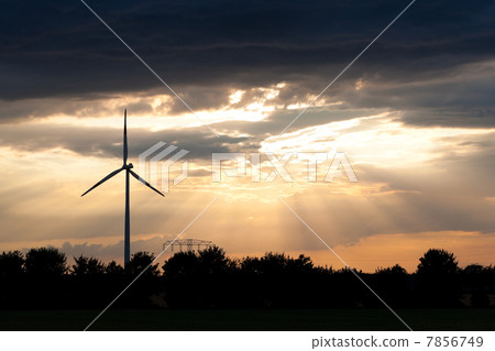 Windmill in the evening Windmill in the evening 7856749