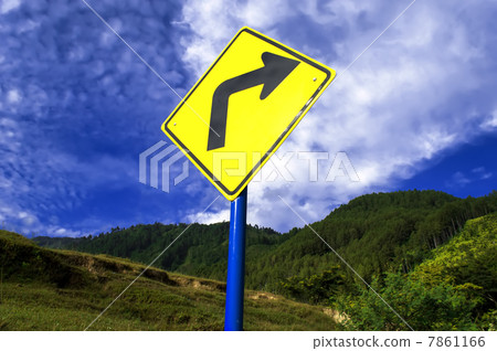 Look to the Right. 7861166