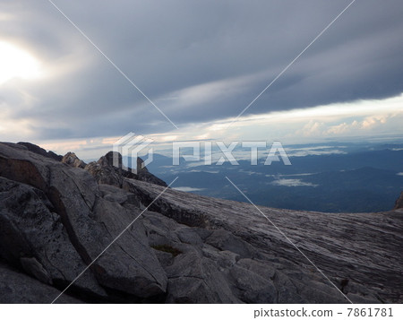 馬來西亞Akinabalu山頂附近的風景 7861781