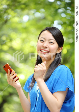 Girls using smartphones · Guts pose Girls using smartphones · Guts pose 7861810
