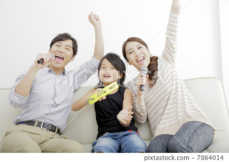 Karaoke with family Karaoke with family 7864014