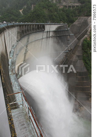 Kurobe Dam while sightseeing water 7866573