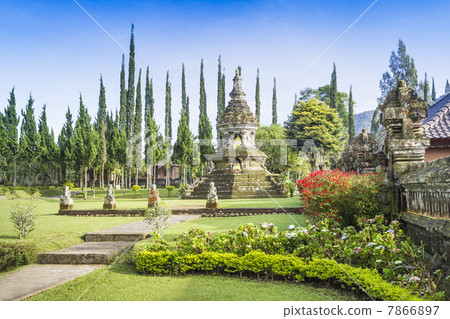 Ulun Danu temple 7866897