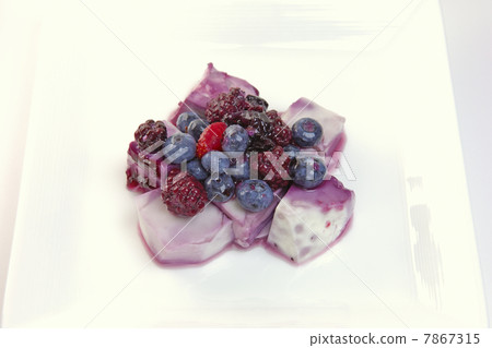 Delicious panna cotta 7867315