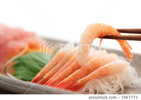 Sweet shrimp picked up with chopsticks 7867773