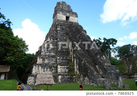 Temple of Tikal urban ruins Temple of Tikal urban ruins 7868925