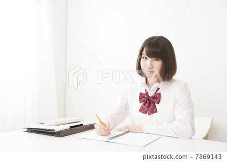 學校女生學習 7869143