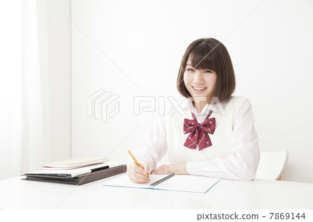 學校女生學習 7869144