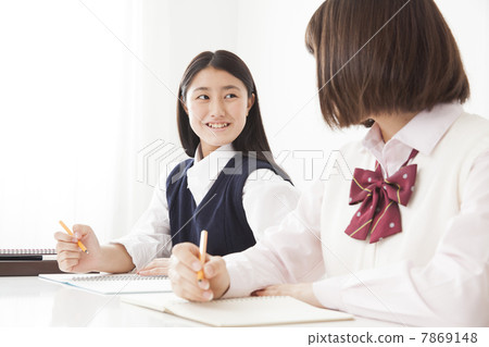 School girls studying School girls studying 7869148