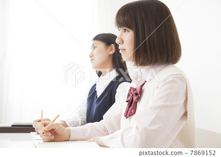 學校女生學習 7869152