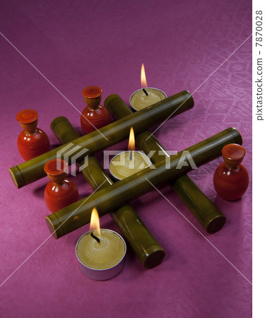 Candles in a decorative style  7870028