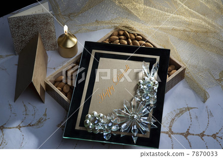 Box with nuts Box with nuts 7870033