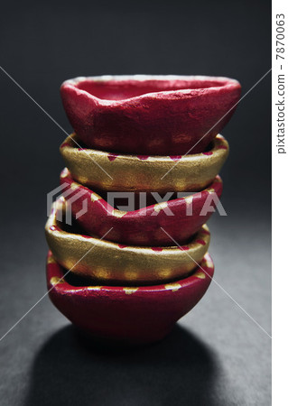 Colourful diyas  7870063
