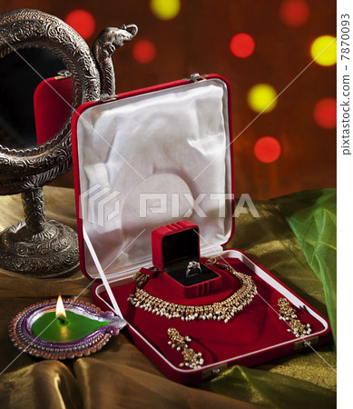 Jewelery set and diya  7870093