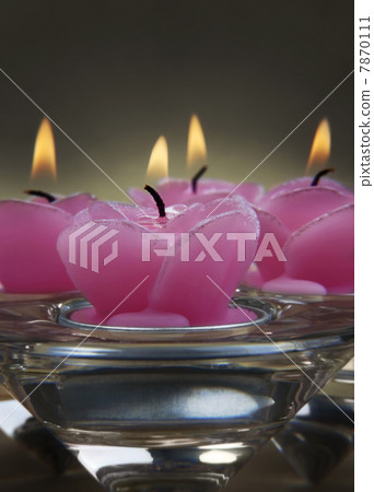 Decorative pink candles  7870111
