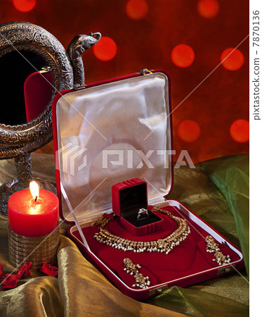 Jewelery set and candle Jewelery set and candle 7870136